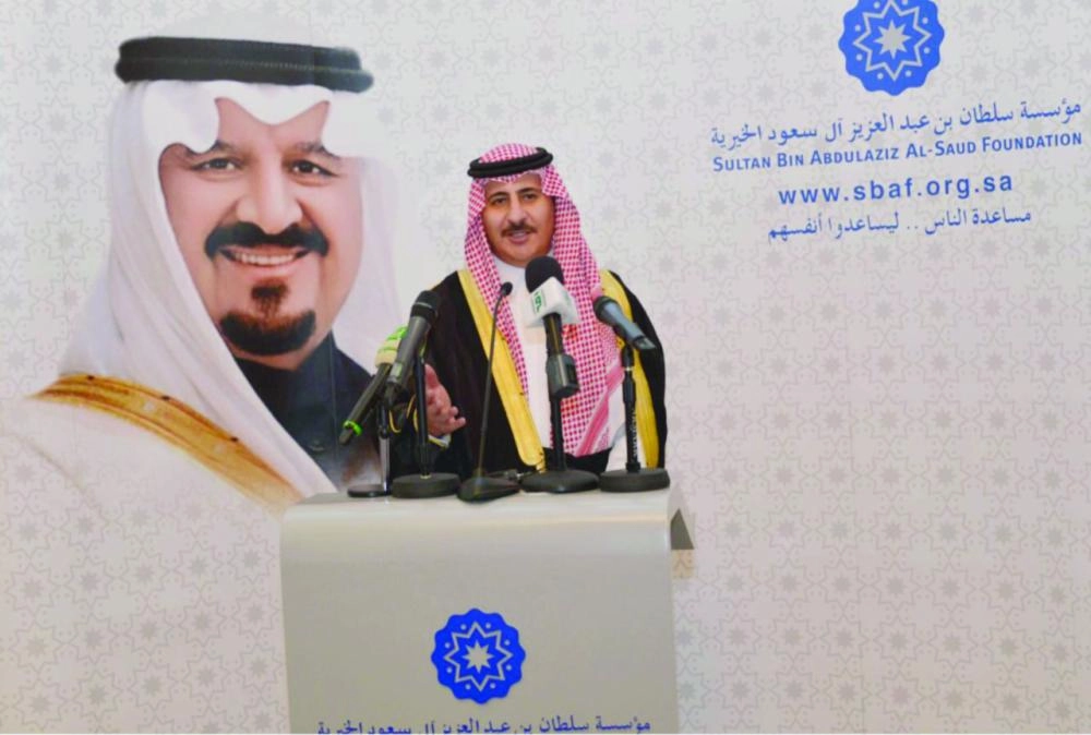 






خالد بن سلطان متحدثا في الاجتماع    (واس)