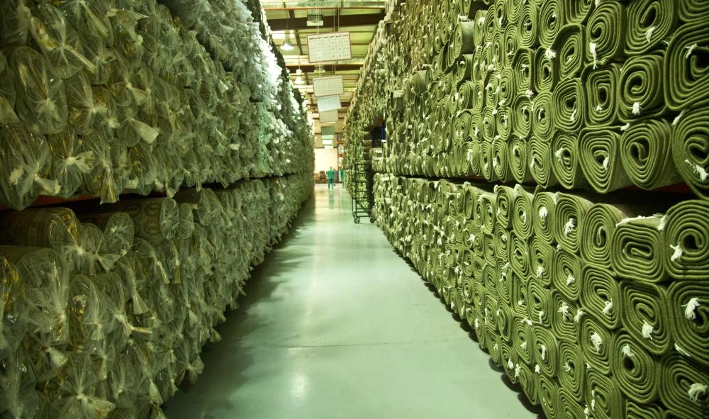 مستودع سجاد الحرم بكدي بعد امتلائه بالسجاد المغسل والجاهز للخدمات الاحتياطية