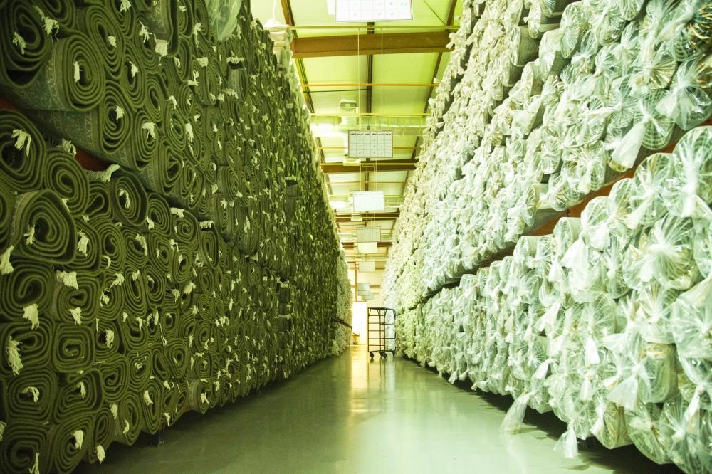 مستودع سجاد الحرم بكدي بعد امتلائه بالسجاد المغسل والجاهز للخدمات الاحتياطية