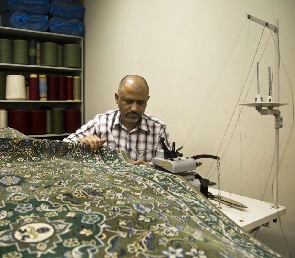 ماكينة السرفلة الخاصة بأطراف السجاد الخضراء العريضة