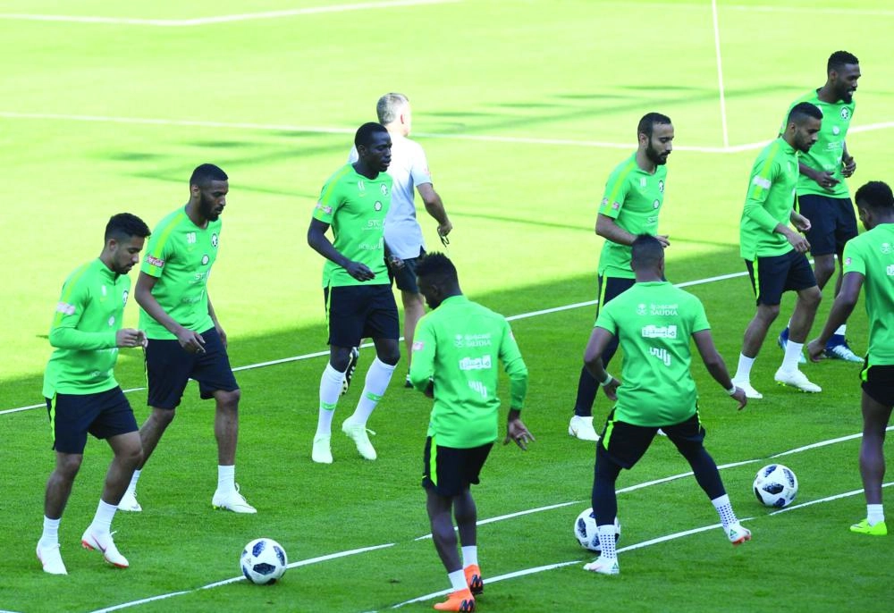 






آخر استعدادات الأخضر لمواجهة بيرو اليوم                                                                                                                (واس)