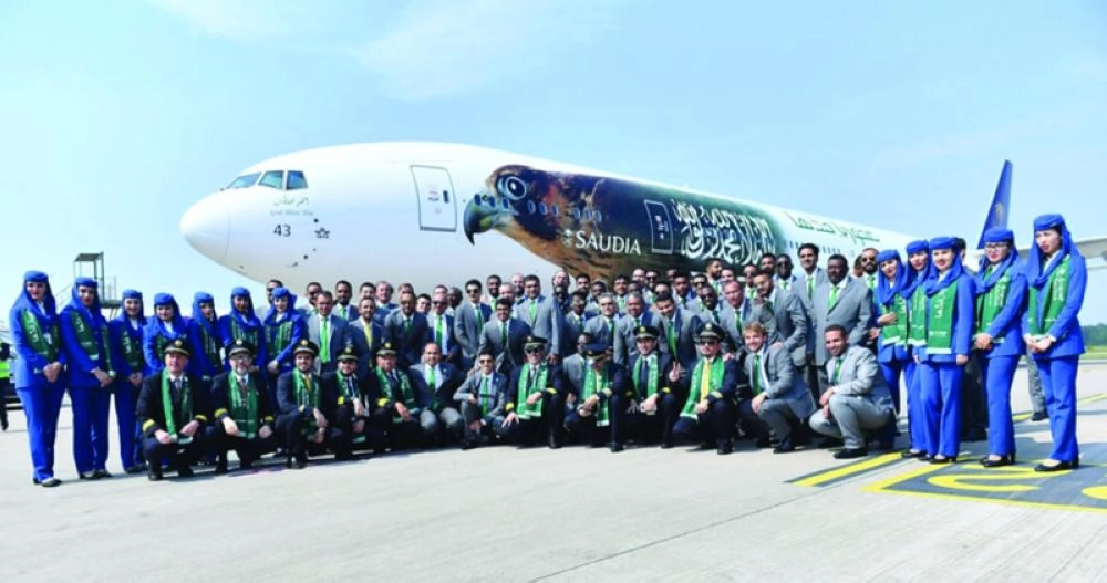 بعثة الأخضر قبل مغادرة مطار كولونيا الدولي                                                                                           (الاتحاد السعودي)