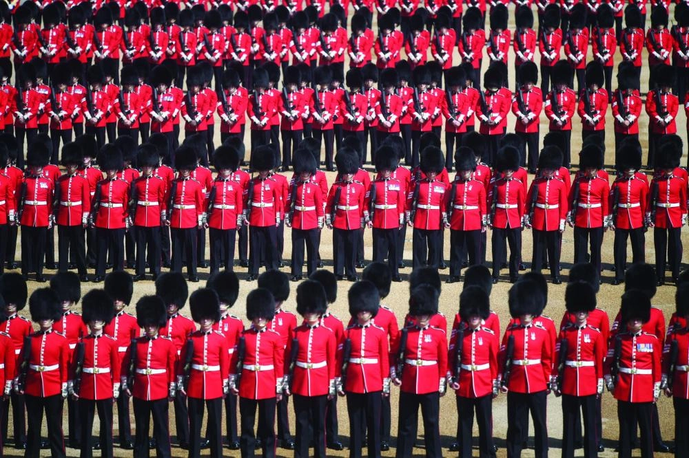 






جنود شاركوا في مراسم الاحتفال                                               (د ب أ)