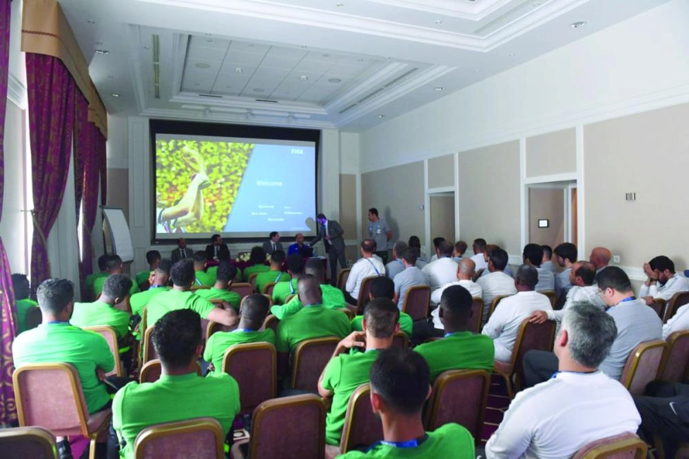 






وفد الفيفا في اجتماعه مع بعثة الأخضر   