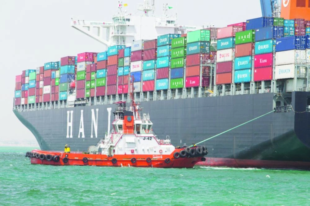 






إحدى الناقلات خلال رسوها في الميناء                                                                                             (هيئة الموانئ)