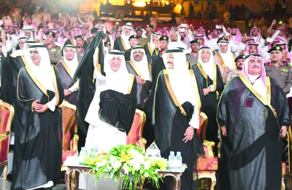 الفيصل خلال حضوره حفل سوق عكاظ (واس)