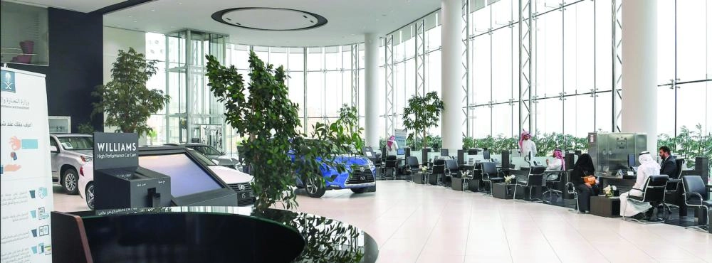 






إقبال نسائي على عروض السيارات                                                           (واس)