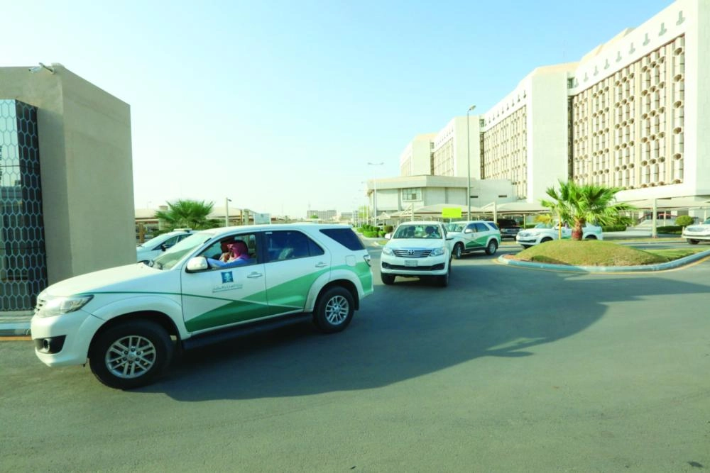 






مركبات الفرق التفتيشية أثناء مغادرتها مقر وزارة التجارة                                       (مكة)