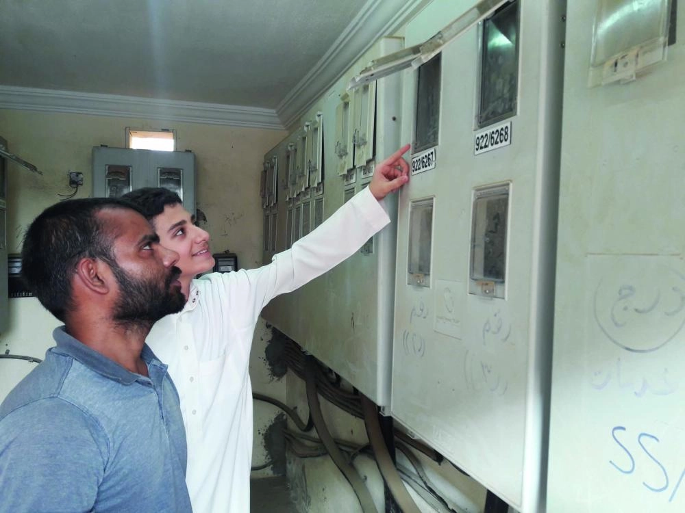 اثناء التاكد من عداد الكهرباء (مكة)