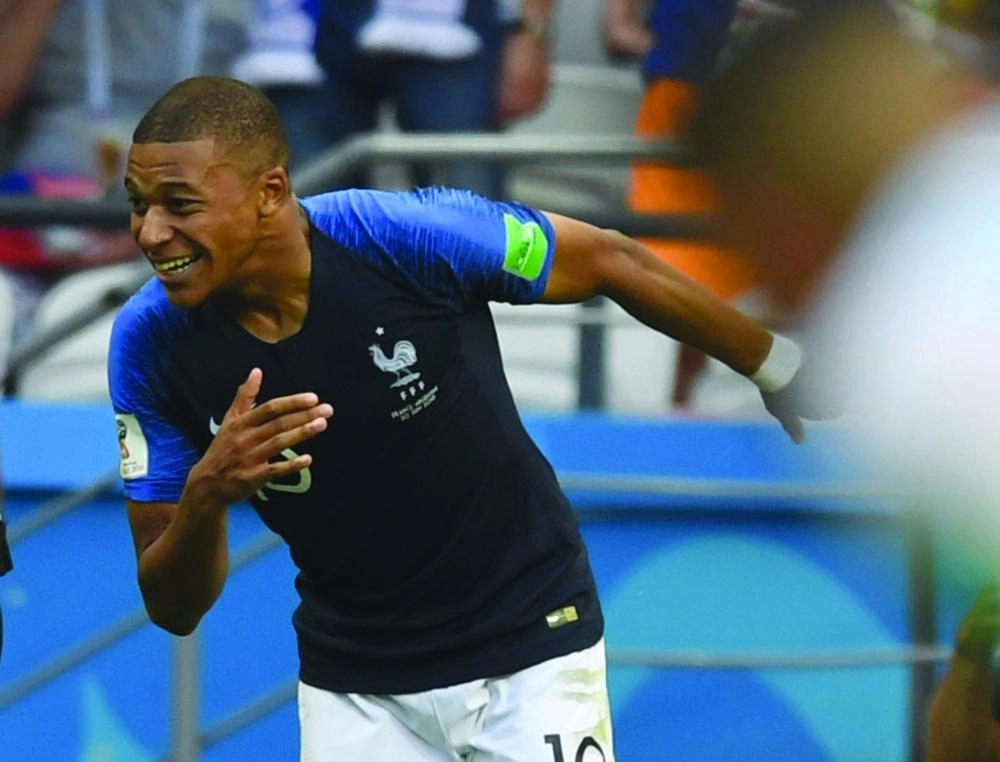 






مبابي محتفلا بهدفه الثاني أمس