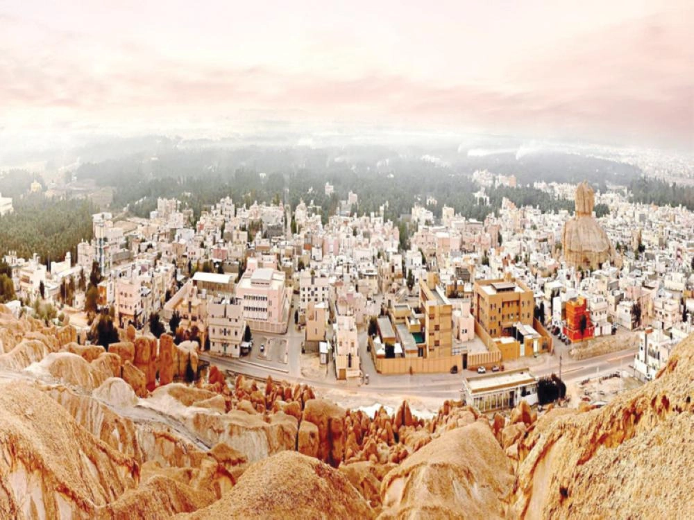 جبل قارة أحد المعالم الأثرية بالأحساء (واس)