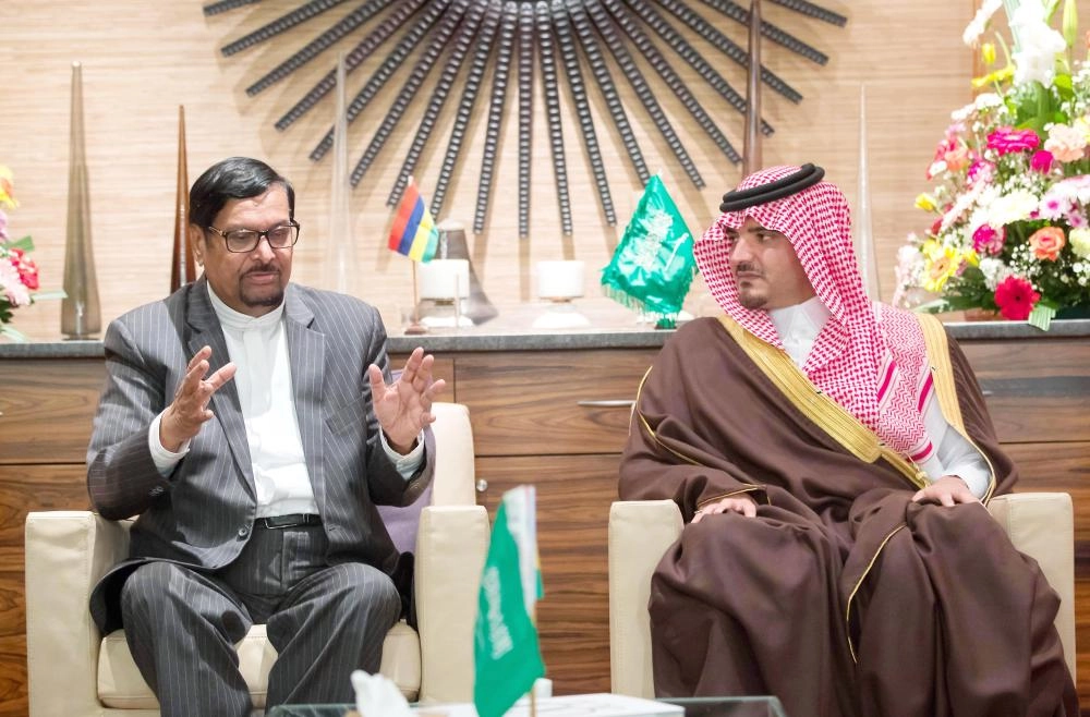 ...وخلال جلسة المباحثات مع رئيس الوزراء بموريشيوس