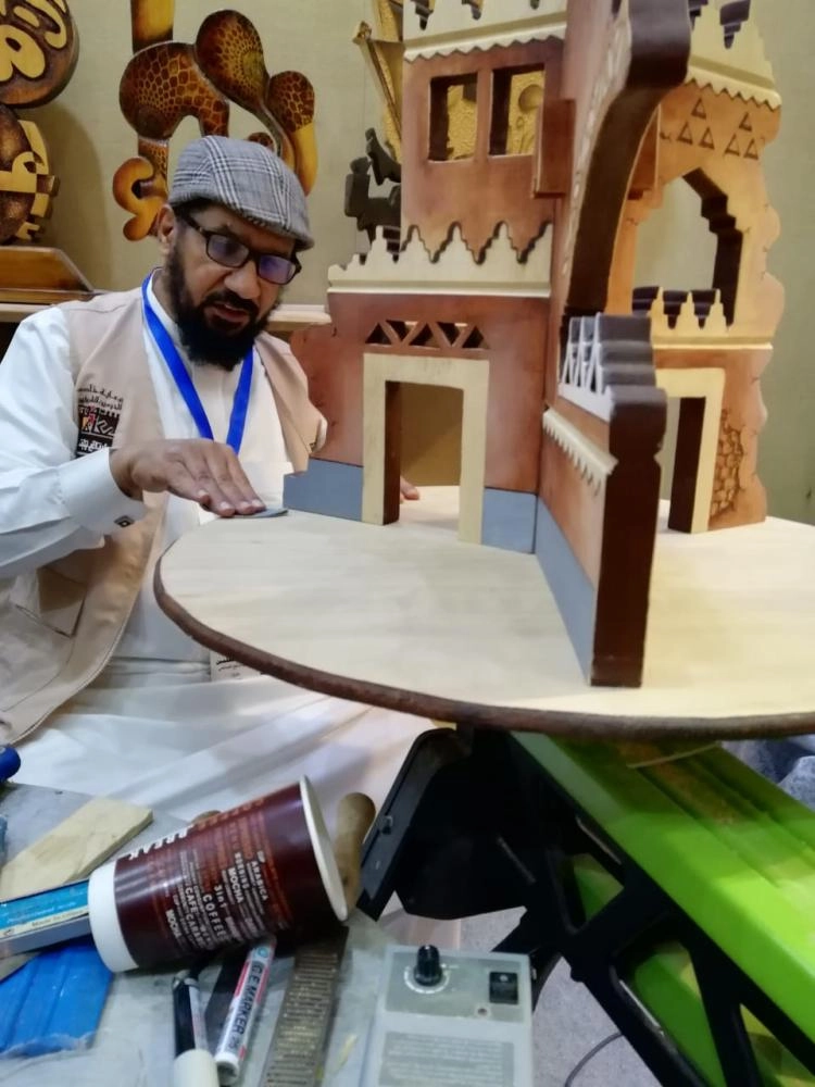 من مشاركة حرفيو القصيم بالسوق (مكة)