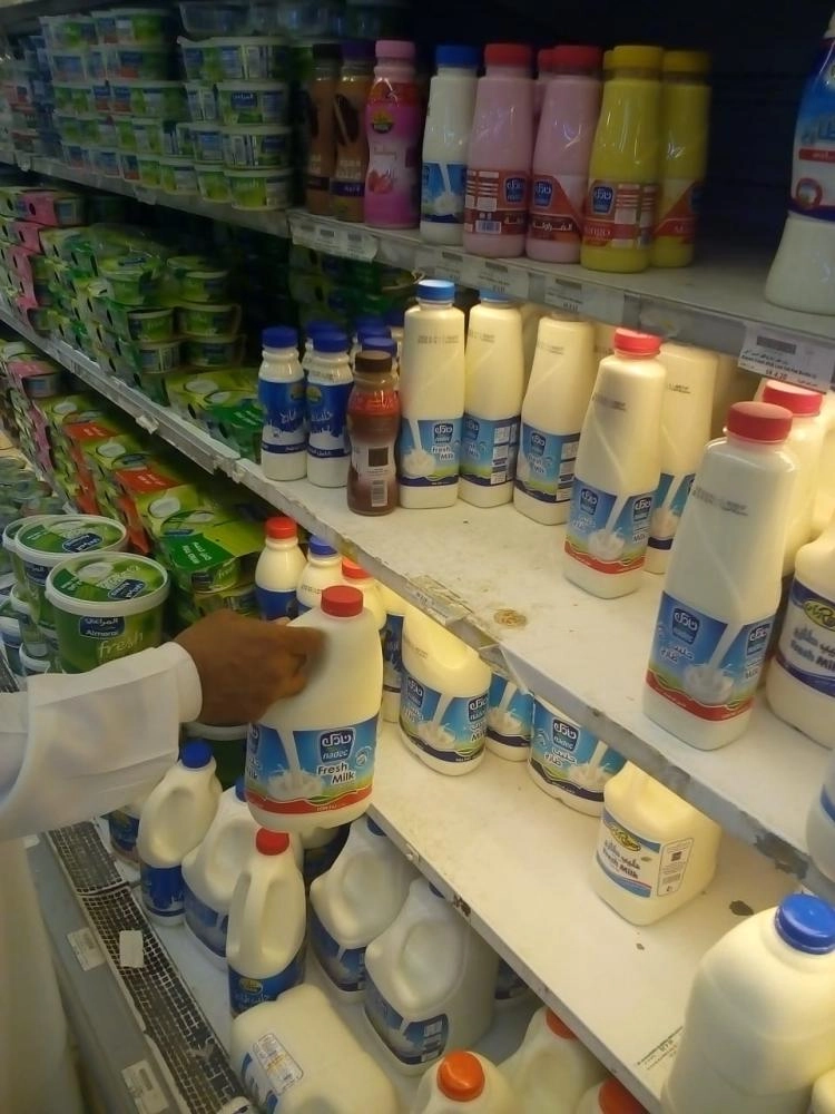 






منتجات ألبان لشركات عدة في أحد أسواق الدمام            (مكة)