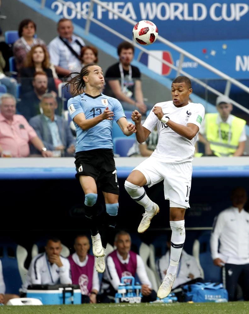 






 كيليان مبابي خلال مباراة الأوروجواي