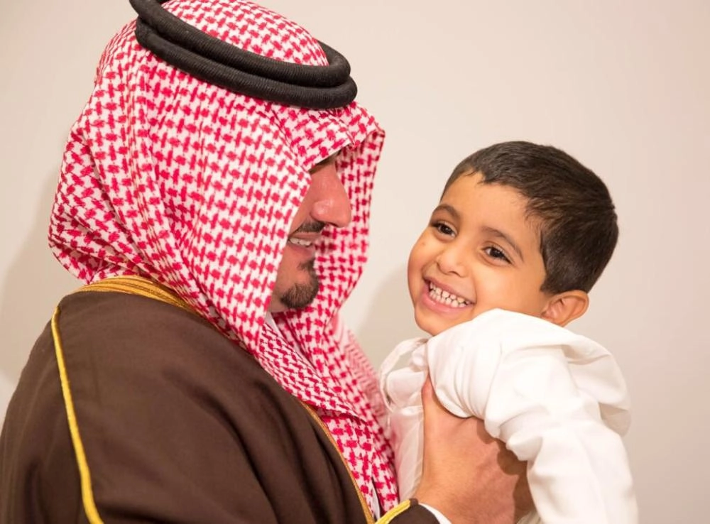 DhsWbd9VAAUC3bK.jpg large