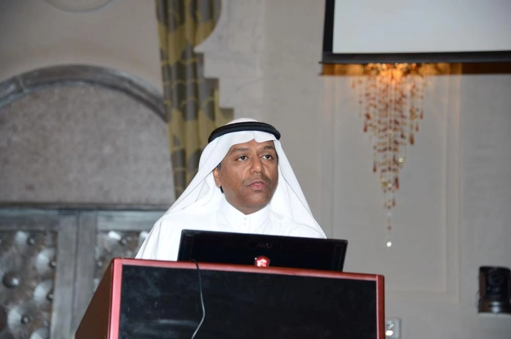 عبدالفتاح مشاط متحدثا خلال الورشة أمس             (مكة)