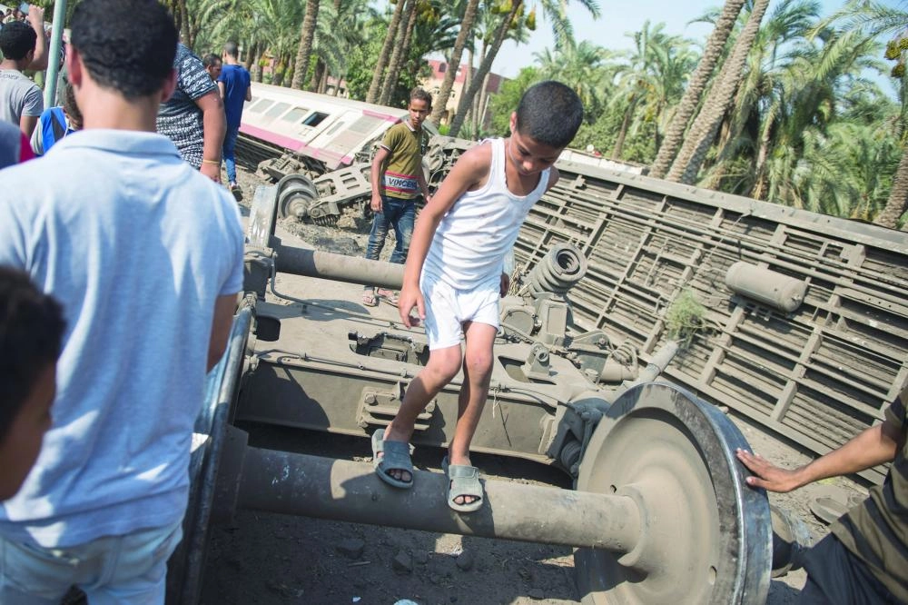 






من موقع انحراف عربات القطار                                                                (د ب أ)