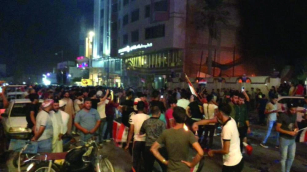 من آثار اقتحام مطار النجف وعمليات حرق وتدمير الممتلكات خلال المظاهرات العراقية                                                                                                                                    (د ب أ، تويتر)