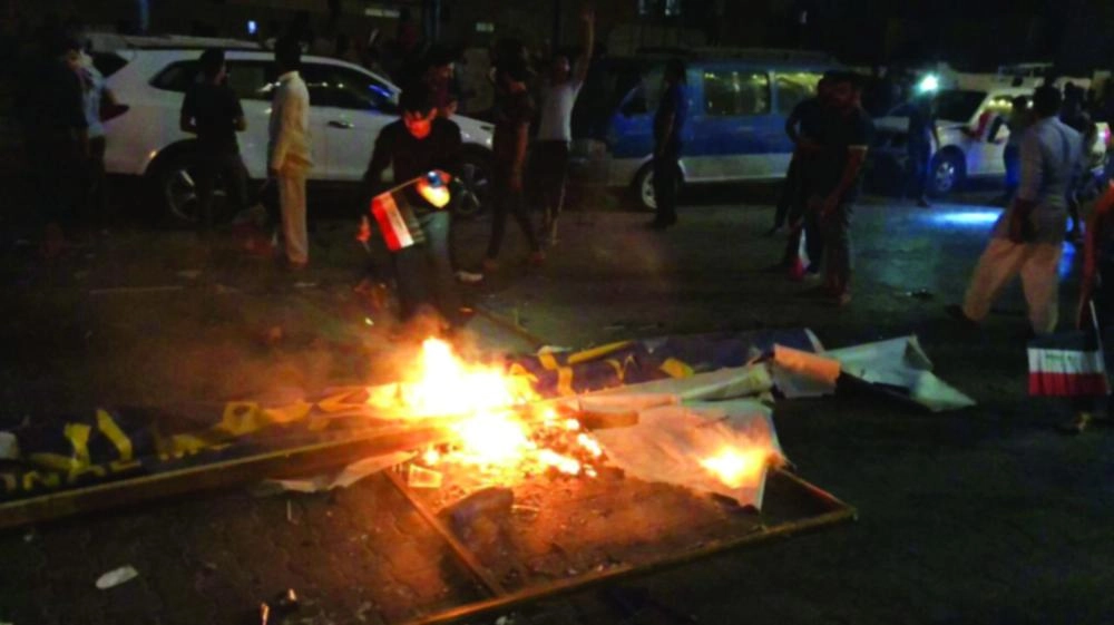 من آثار اقتحام مطار النجف وعمليات حرق وتدمير الممتلكات خلال المظاهرات العراقية                                                                                                                                    (د ب أ، تويتر)