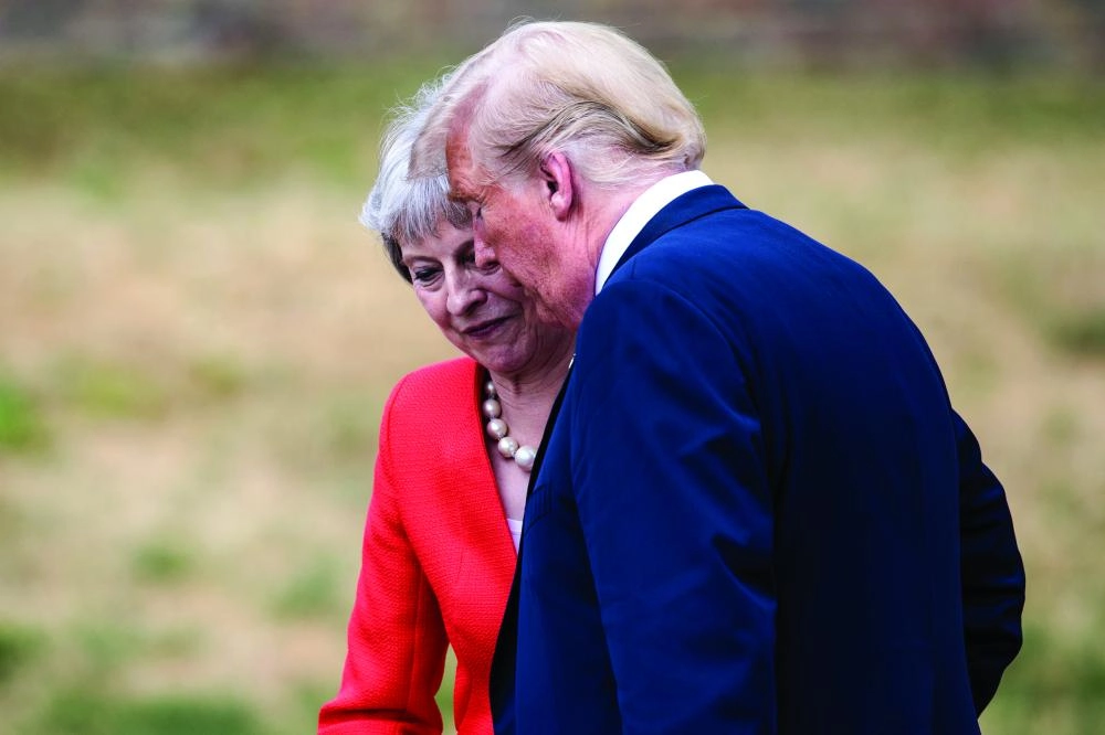 






من لقاء ترمب ومصافحته لرئيسة الوزراء البريطانية تيريزا ماي