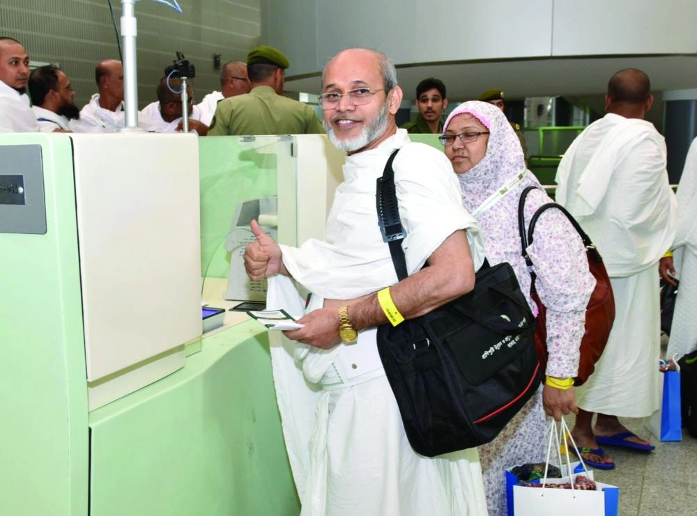 الحجاج لدى وصولهم جدة أمس (واس)