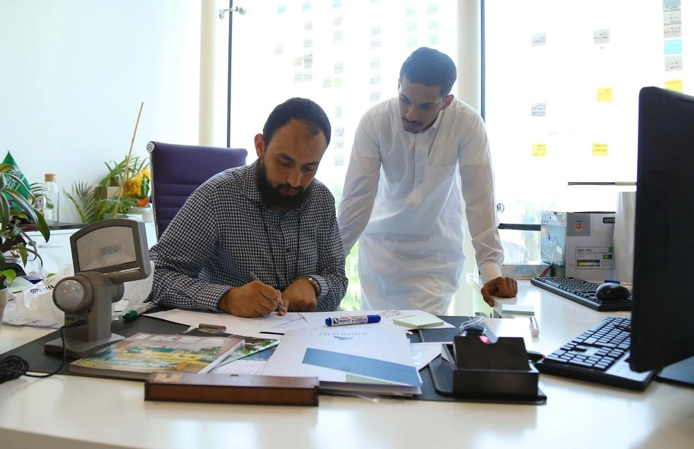 جانب من الأعمال المكتبية في البرنامج التدريبي (ياسر بخش)