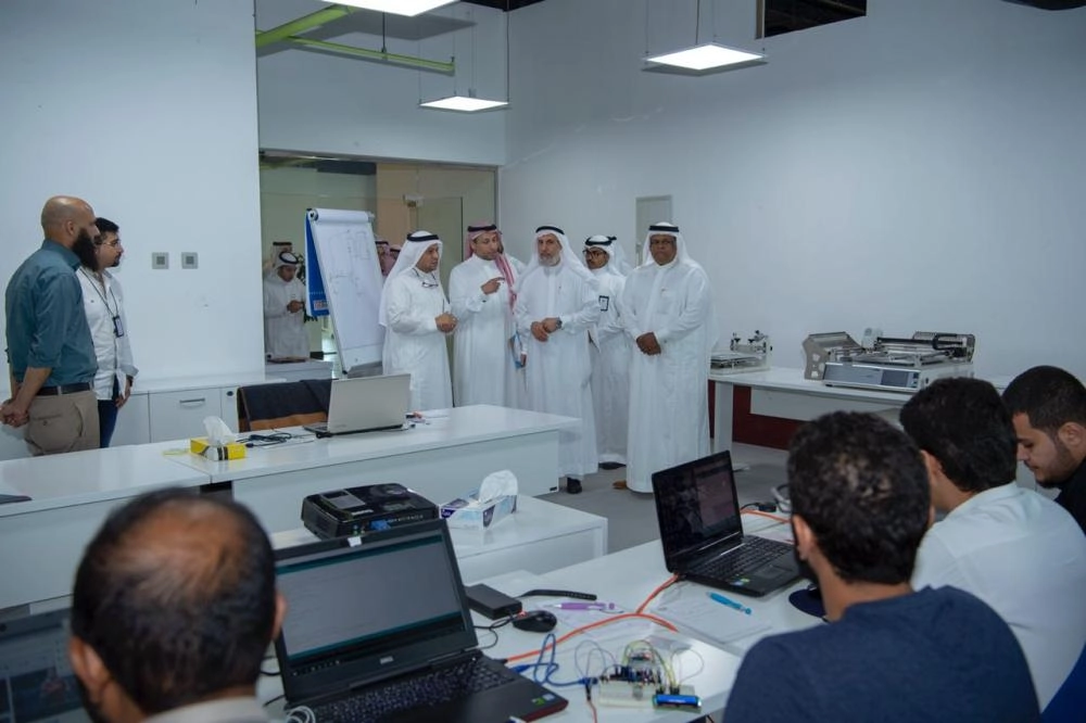 بافيل في زيارة الطلاب المتدربين بوادي مكة