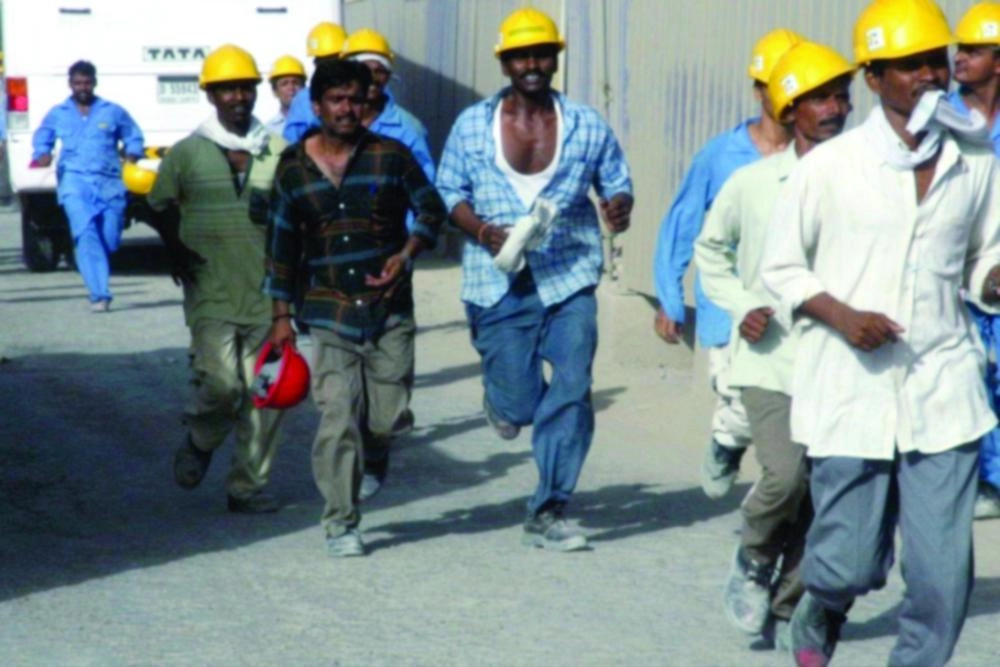 






عمال مشاريع كأس العالم يعيشون ظروفا قاسية                                                                 (مكة)