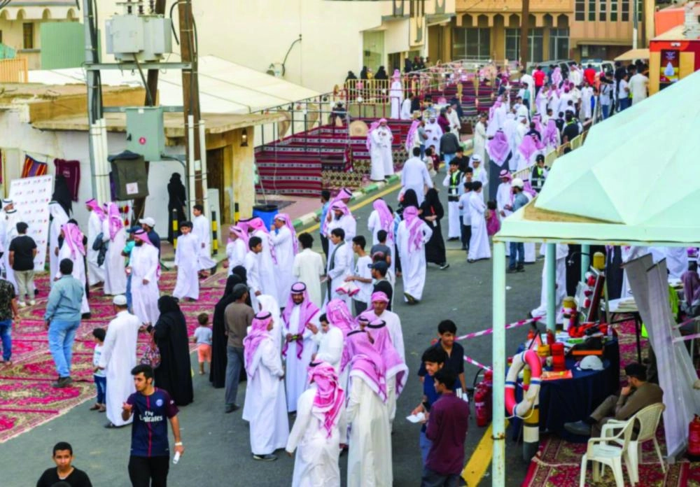 






من زوار المهرجان                                                          (واس)