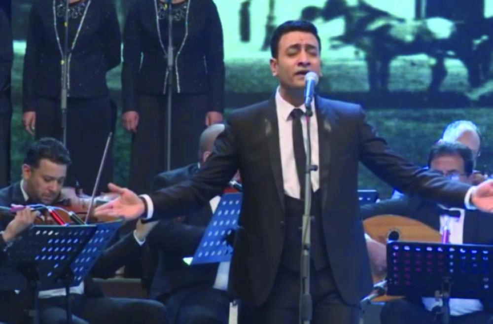 






عفت خلال الحفل في مركز الملك فهد الثقافي                        (مكة)