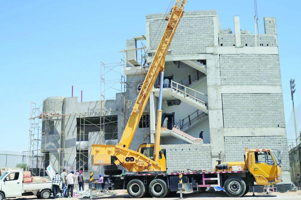 أعمال بناء في إحدي العمائر السكنية (مكة )