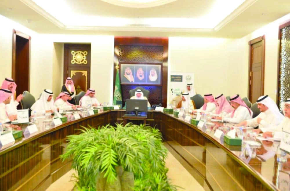 خالد الفيصل لدى ترؤسه الاجتماع بجدة (واس)