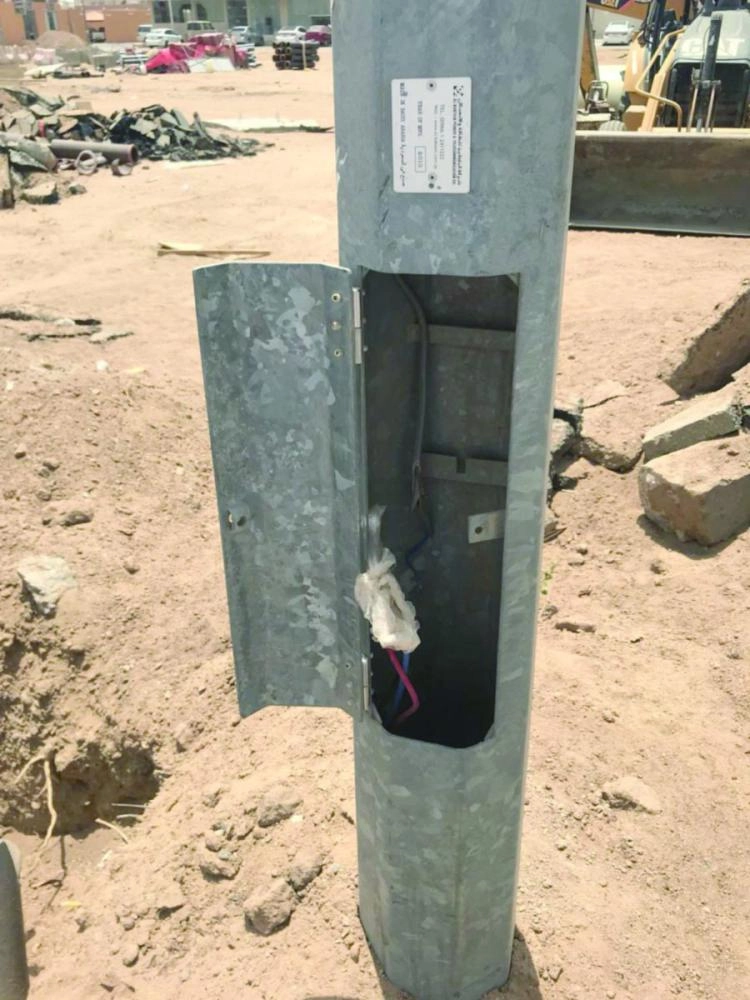 






إيصال الكهرباء من أعمدة إنارة الأمانة                            (مكة)