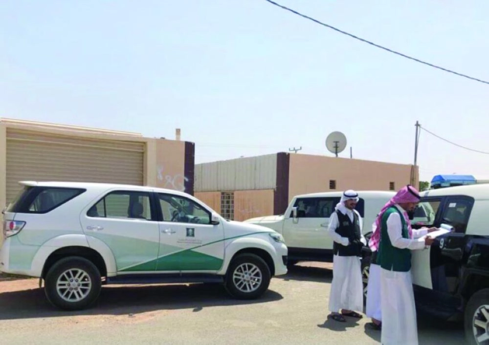 






إحدى الجولات التفتيشية لفرق التجارة        (مكة)