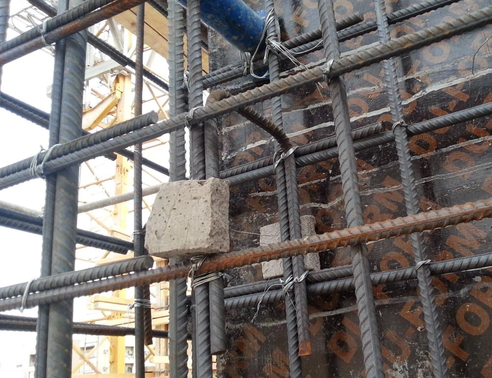 أعمال حديد تسليح في أحد المشاريع (مكة)