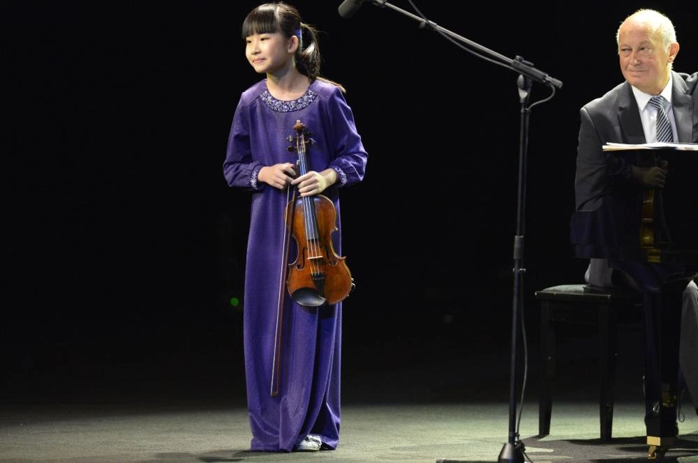 كلوي شوا خلال أدائها إحدى السيمفونيات