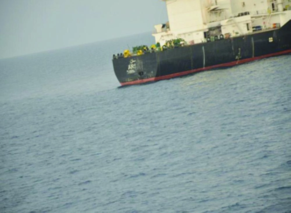 






آثار الهجوم على الناقلة                                (واس)