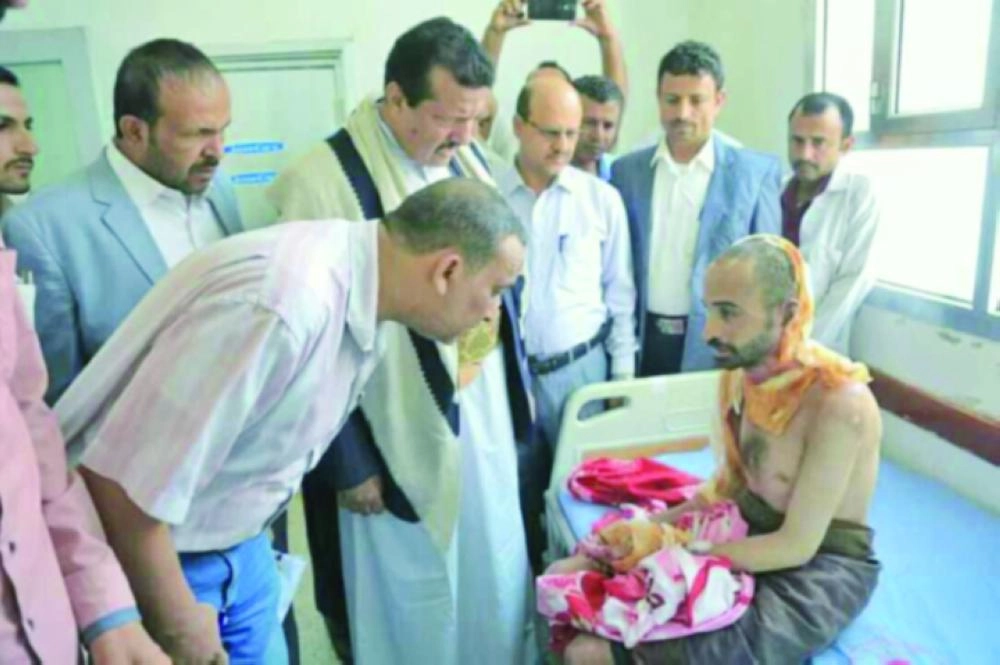 






الدكتور منير الشرقي أحد ضحايا التعذيب الحوثي             (مكة)