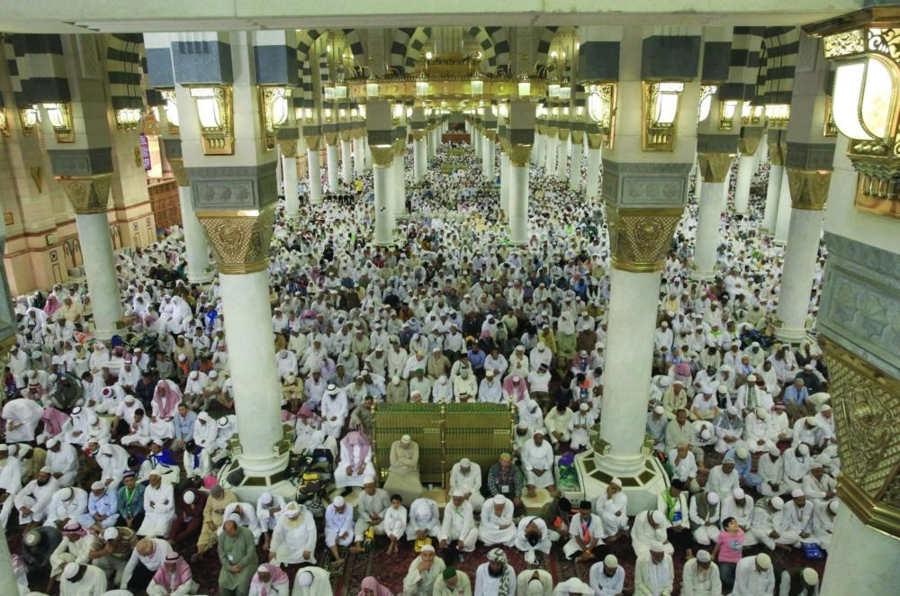 






ضيوف الرحمن في الحرم النبوي أمس                              (واس)