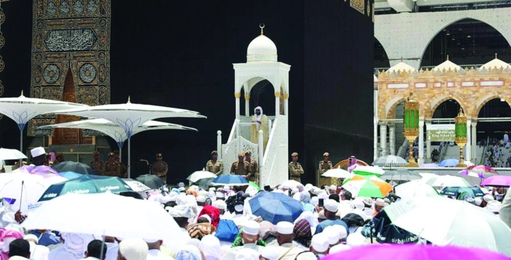 






من صلاة الجمعة في الحرم المكي               (واس)