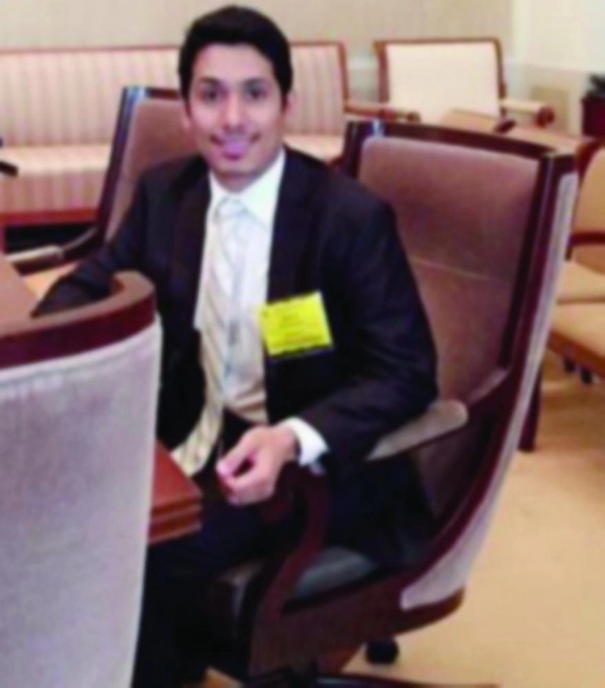 ماجد المزيني خلال تواجده بقاعة الدراسة (تويتر)