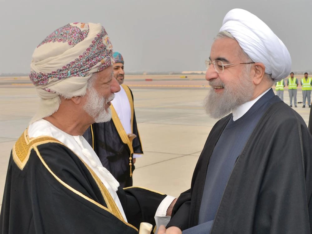 يوسف بن علوي وحسن روحاني في لقاء سابق        (مكة)