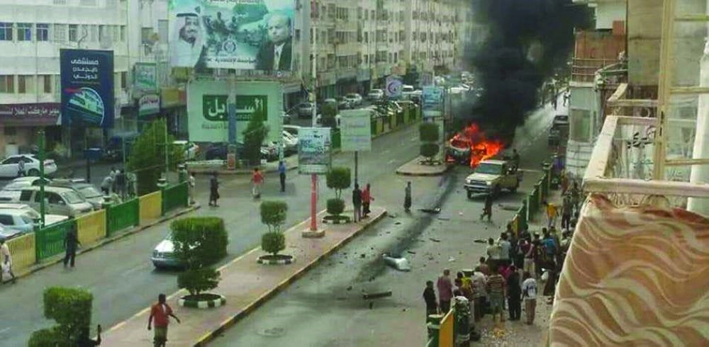 






ألسنة اللهب تتصاعد من السيارة              (تويتر)