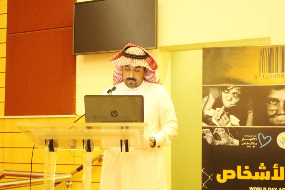   ماجد الشهري متحدثا خلال الورشة (وزارة العمل)