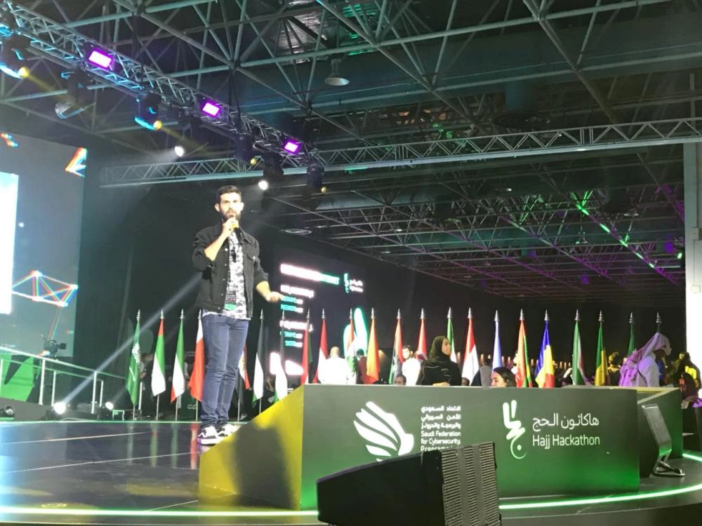 جانب من انطلاق "هاكاثون الحج" في جدة أمس (مكة)