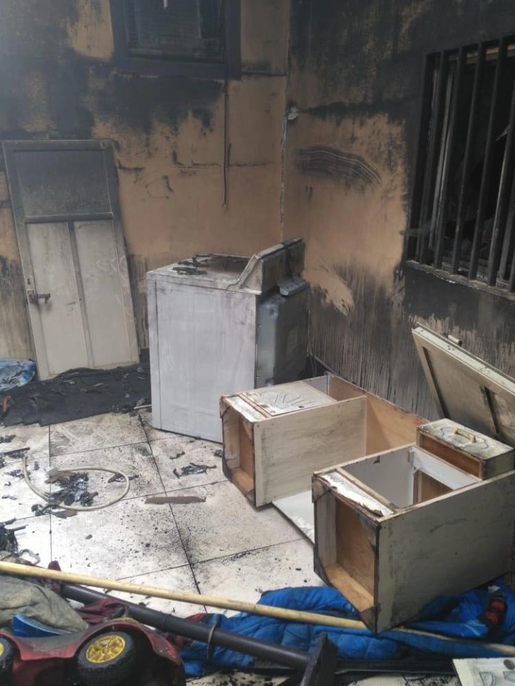 آثار الحريق في المنزل (مكة)