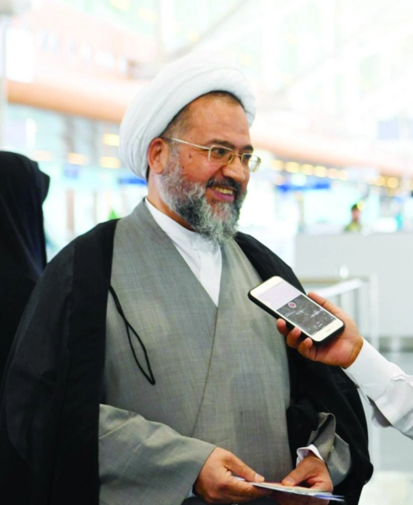 






حجاج إيرانيون لدى وصولهم إلى مطار المدينة