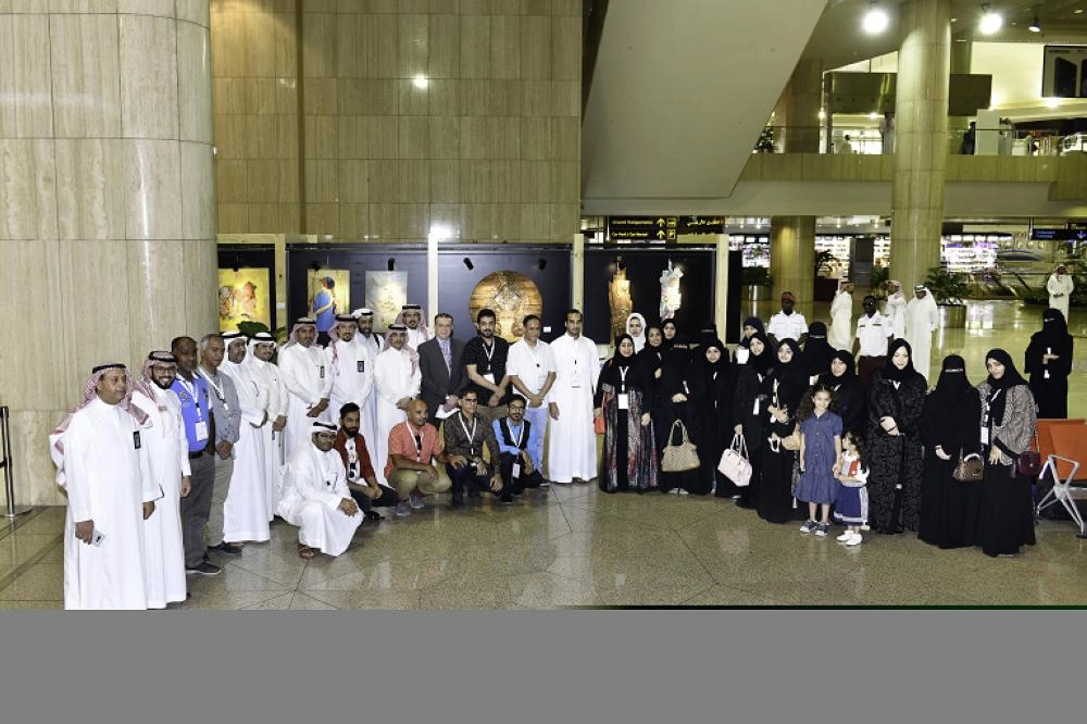 جانب من زوار المعرض ( مكة )