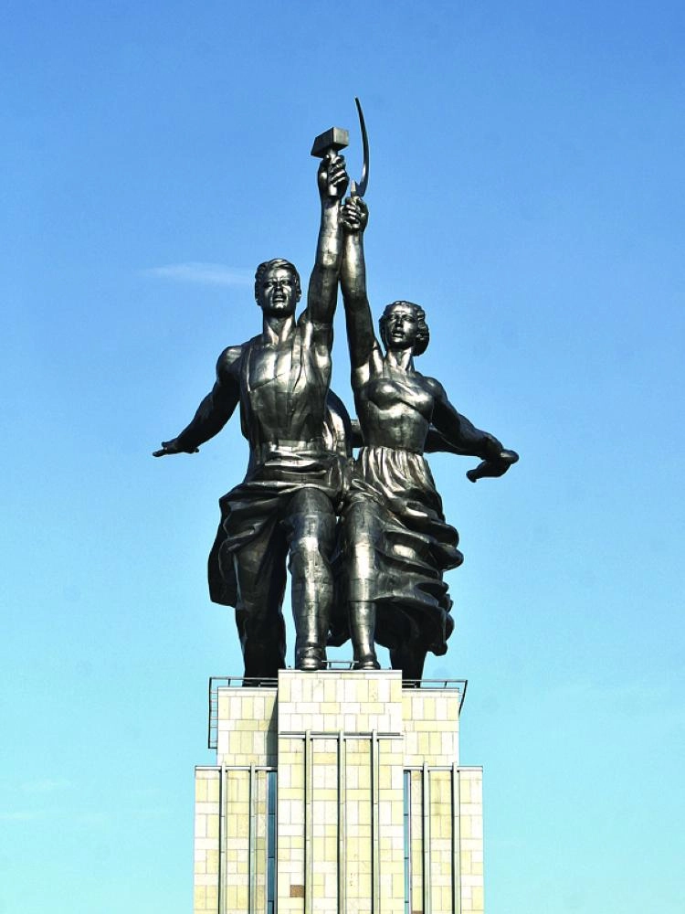 العامل وامرأة المزرعة